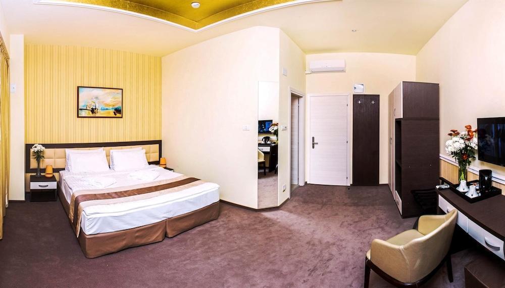 Best Western Plus Briston オトペニ エクステリア 写真