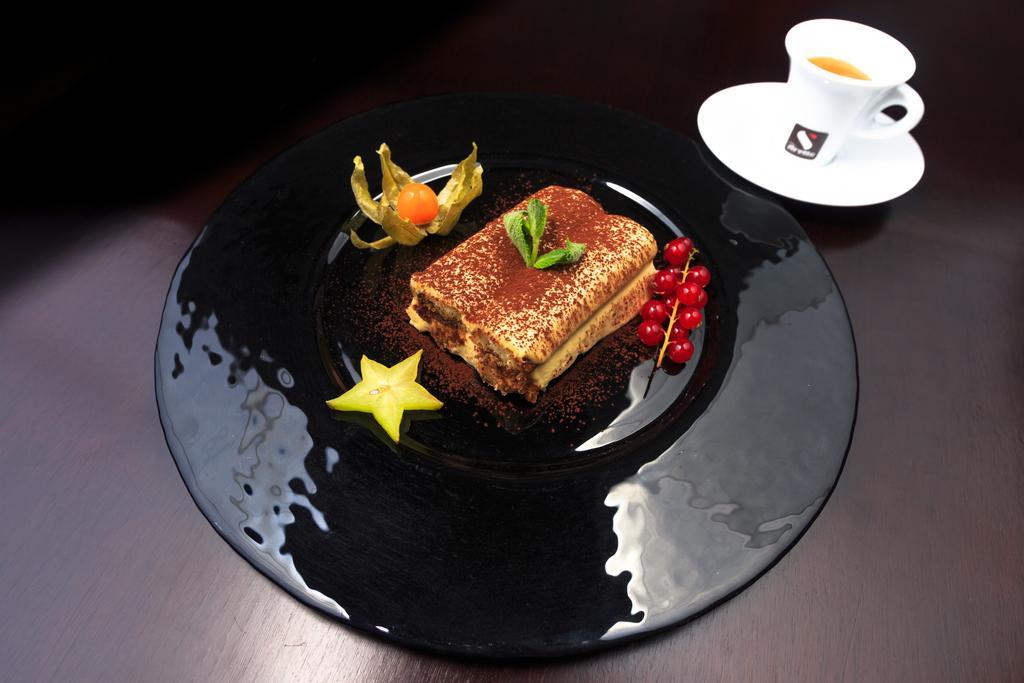 Best Western Plus Briston オトペニ エクステリア 写真