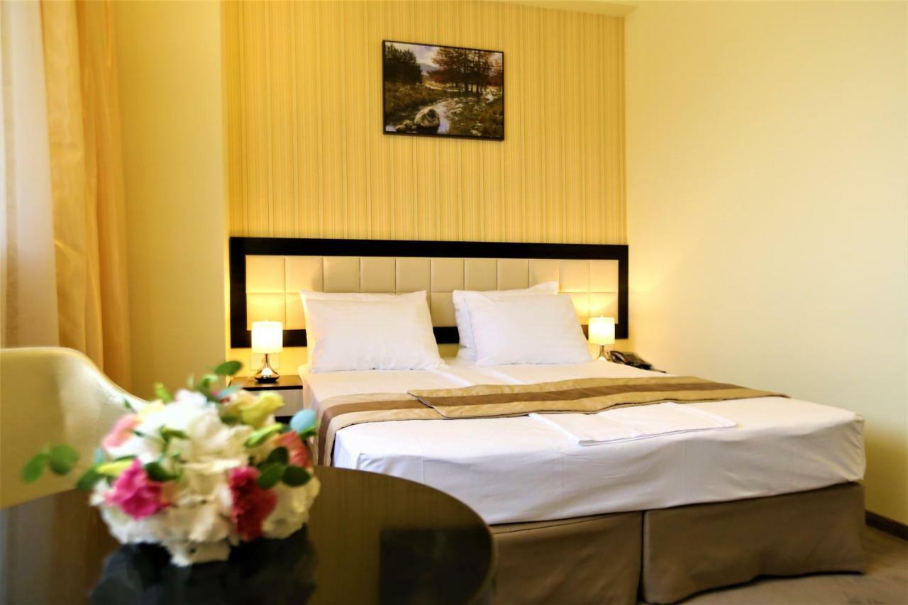 Best Western Plus Briston オトペニ エクステリア 写真