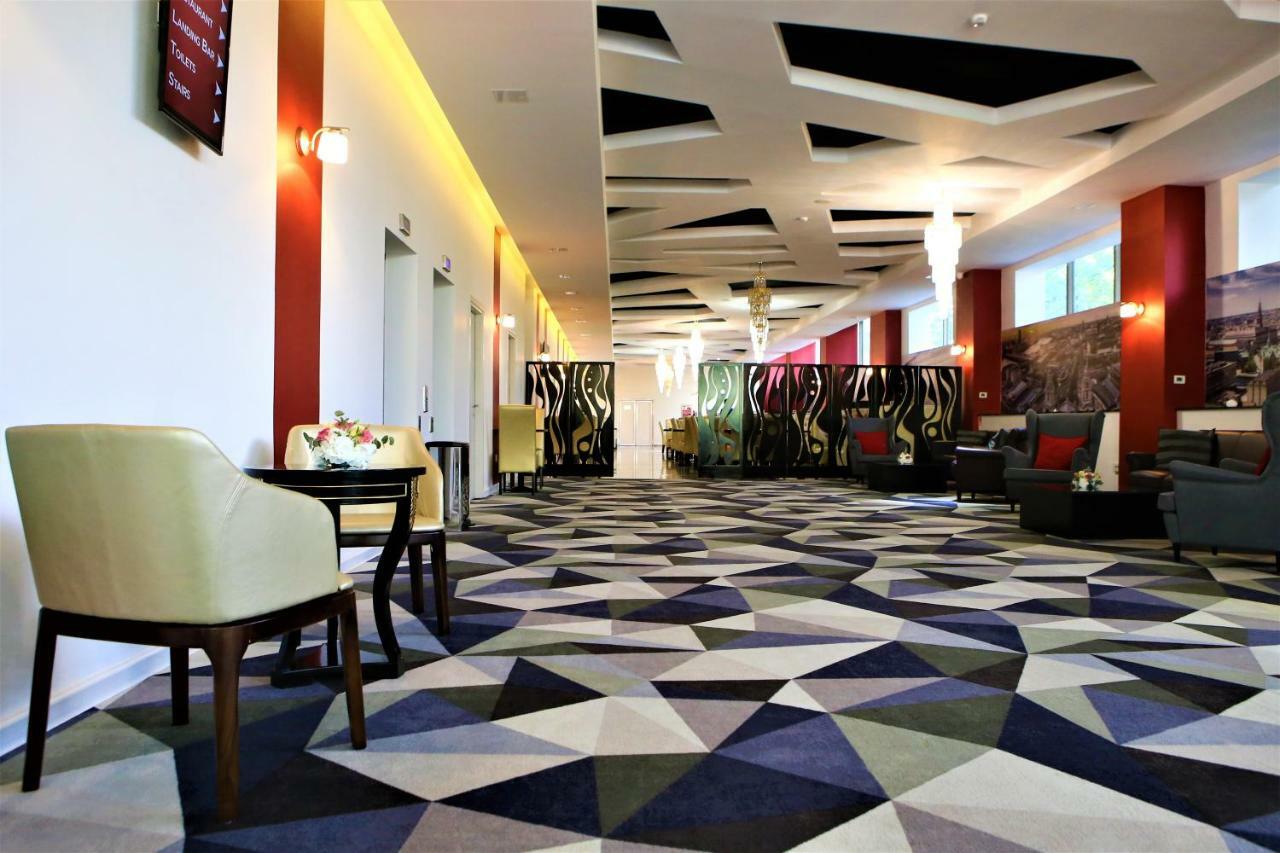 Best Western Plus Briston オトペニ エクステリア 写真