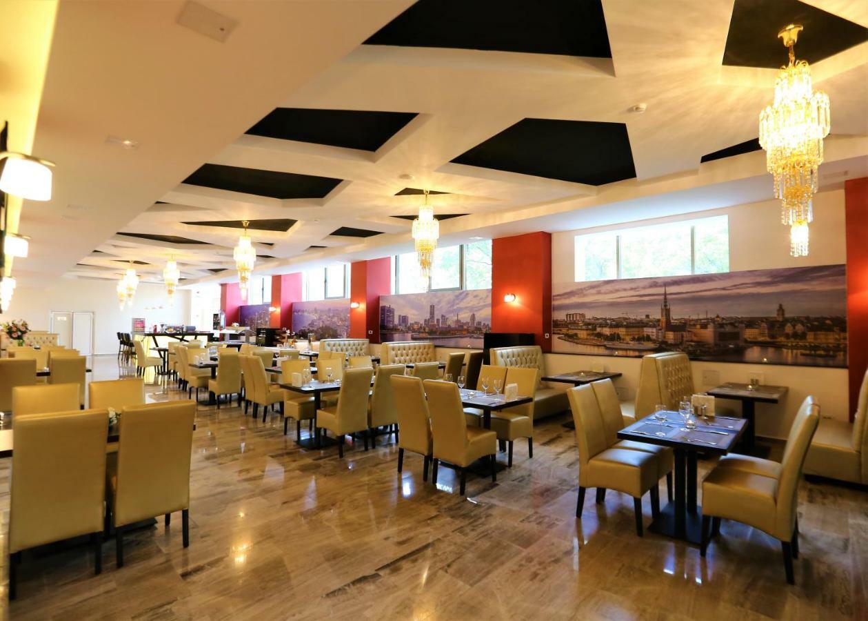 Best Western Plus Briston オトペニ エクステリア 写真