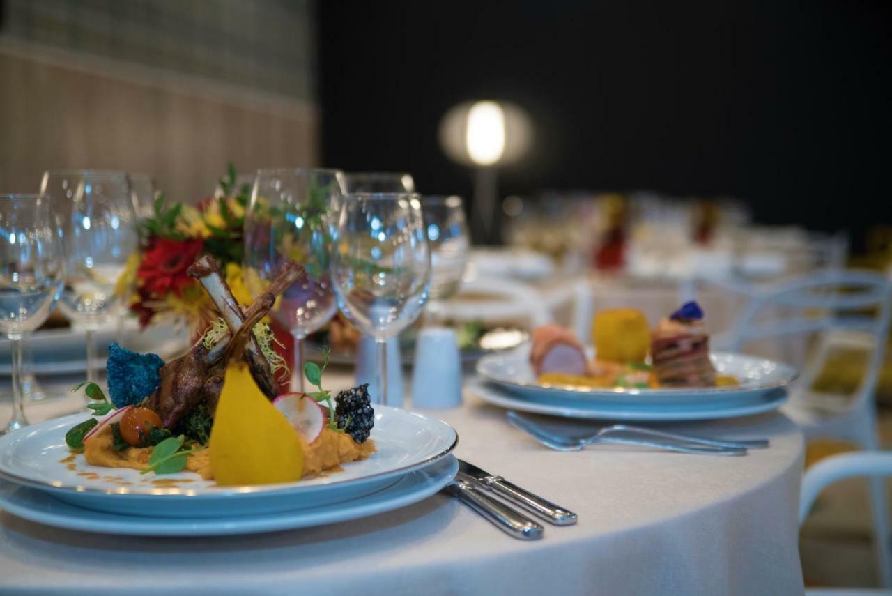 Best Western Plus Briston オトペニ エクステリア 写真