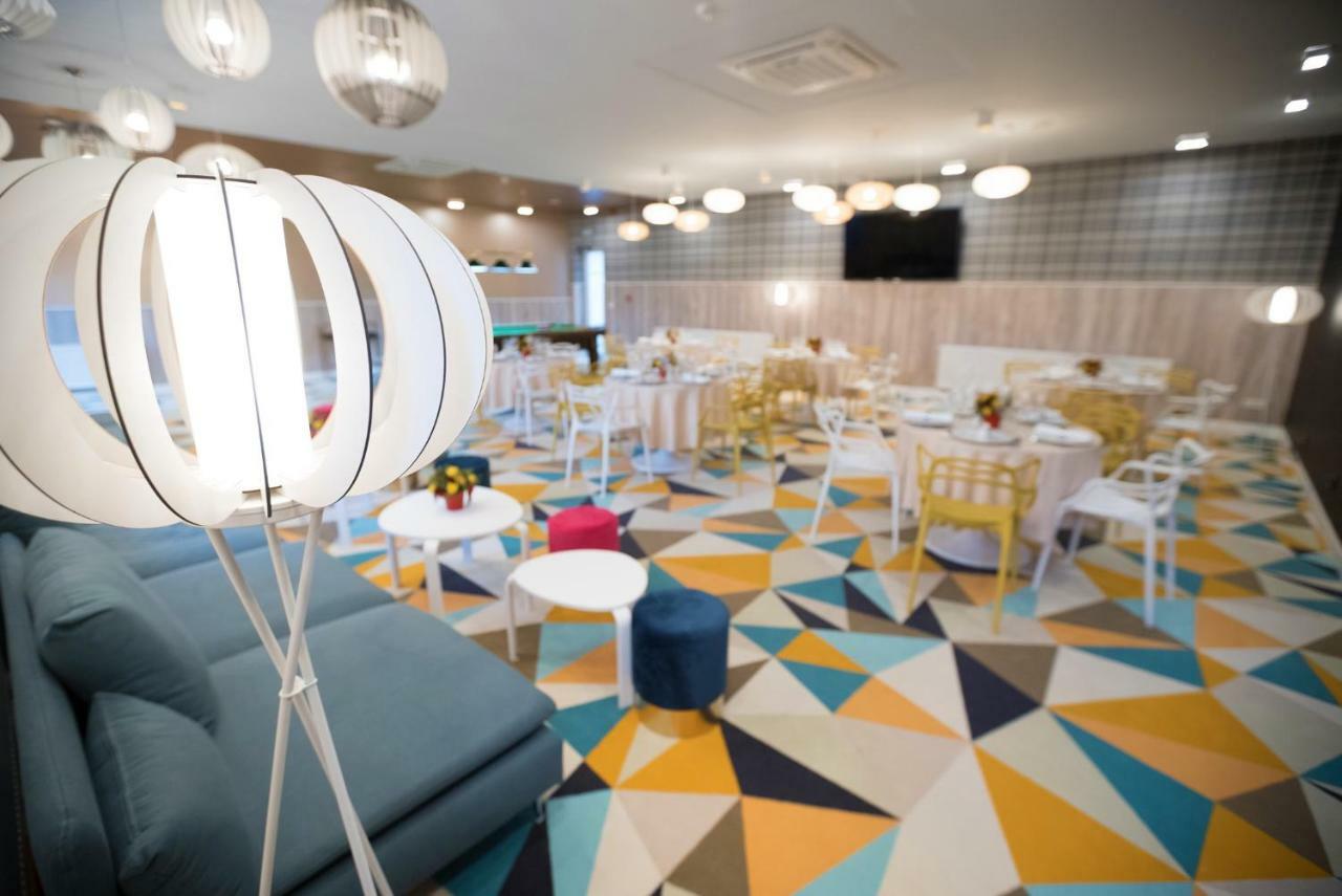 Best Western Plus Briston オトペニ エクステリア 写真