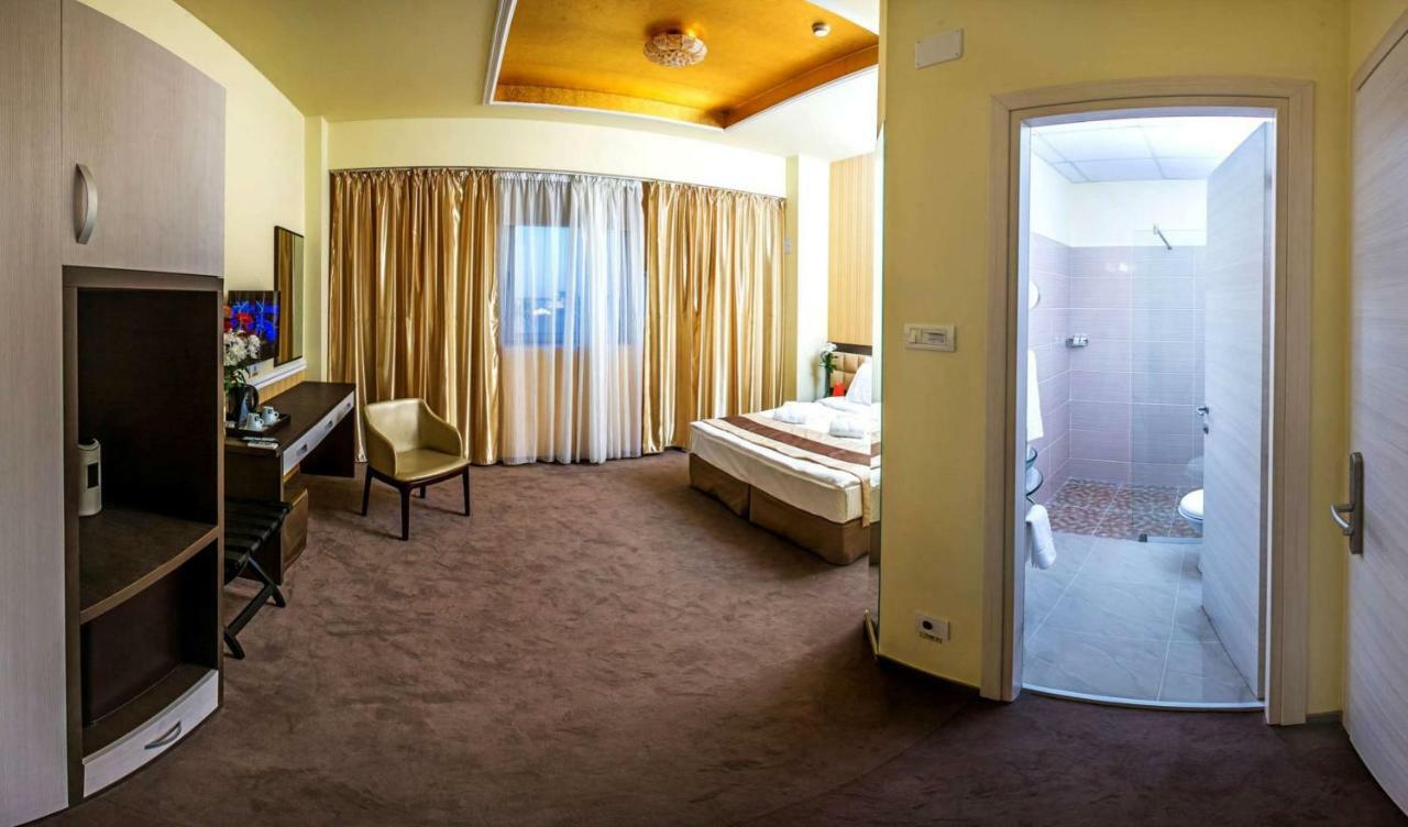 Best Western Plus Briston オトペニ エクステリア 写真