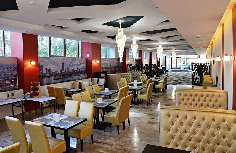 Best Western Plus Briston オトペニ エクステリア 写真
